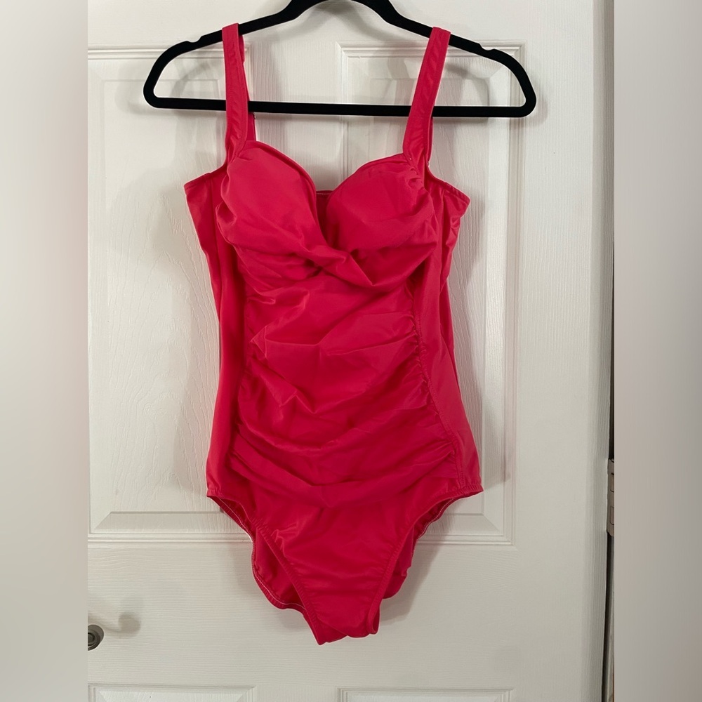 Croft & Barrow Coral Pink Rouched Swimsuit Size 14 —Never Worn